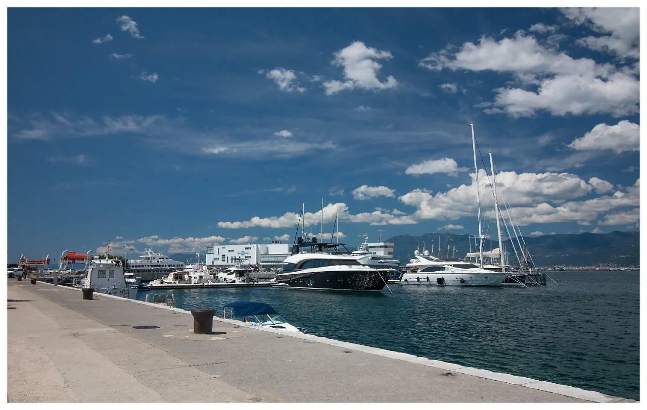 Stylish - Centre Apartment Theatre View Rijeka 0*,