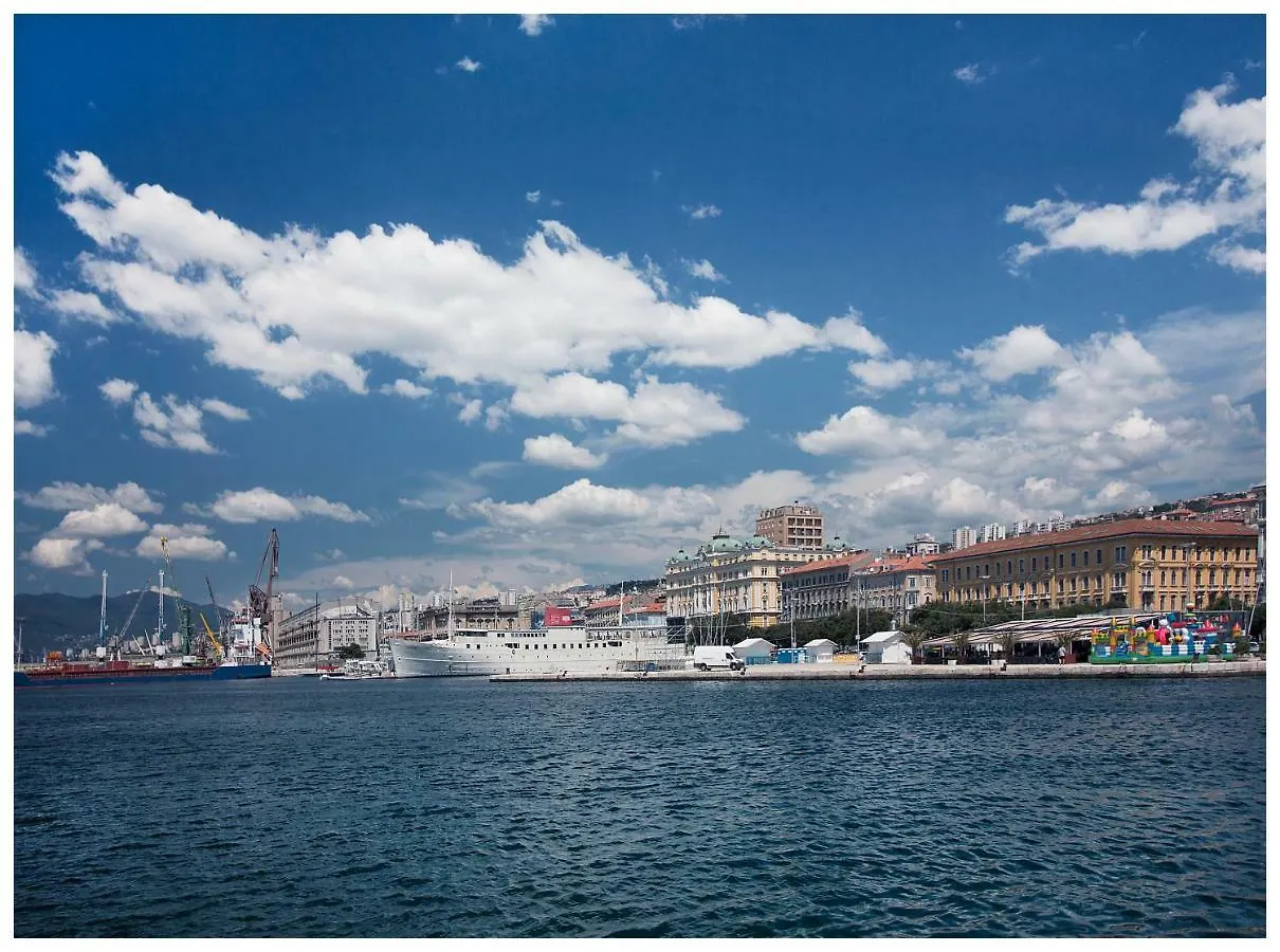 Stylish - Centre Apartment Theatre View Rijeka